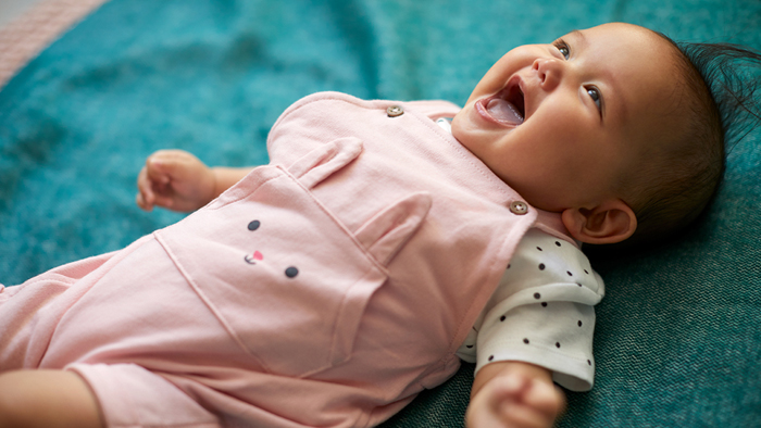 Как распознать симптомы прорезывания зубов у ребенка &ndash; во сколько лезут зубы