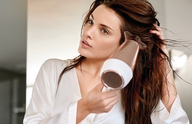 Как сделать объемными волосы во время сушки феном