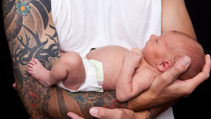 Что должен уметь ребенок в 1 месяц, навыки младенца